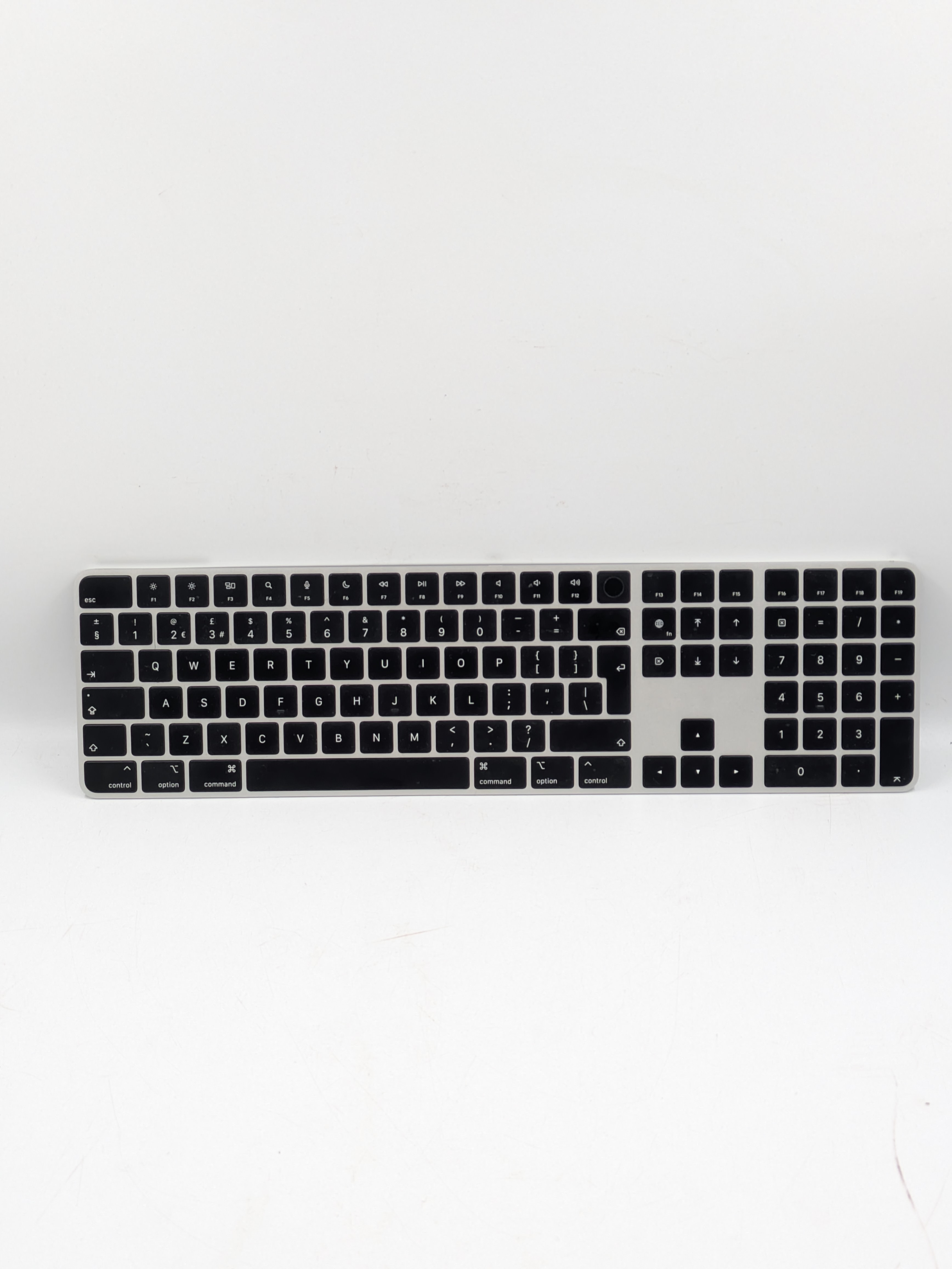 Pre-owned APPLE MAGIC KEYBOARD WITH TOUCH ID AND NUMERIC KEYPAD